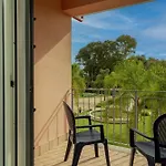 Club Esse Aquilia Village Hotell