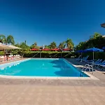 Club Esse Aquilia Village Hotell