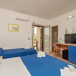 Club Esse Aquilia Village Hotell