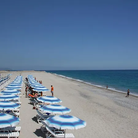 Club Esse Aquilia Village ホテル