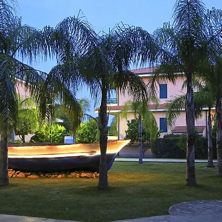 Club Esse Aquilia Village מלון 4*