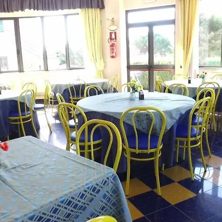 מלון Club Esse Aquilia Village 4*