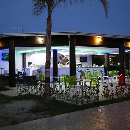 מלון Club Esse Aquilia Village 4*