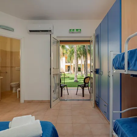 Club Esse Aquilia Village מלון 4*