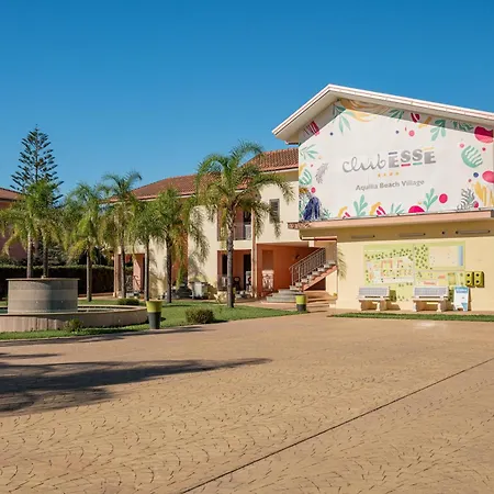 Club Esse Aquilia Village מלון