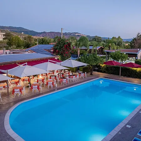 Club Esse Aquilia Village מלון Badolato Marina