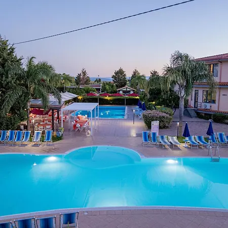 מלון Club Esse Aquilia Village Badolato Marina
