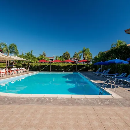 Club Esse Aquilia Village מלון