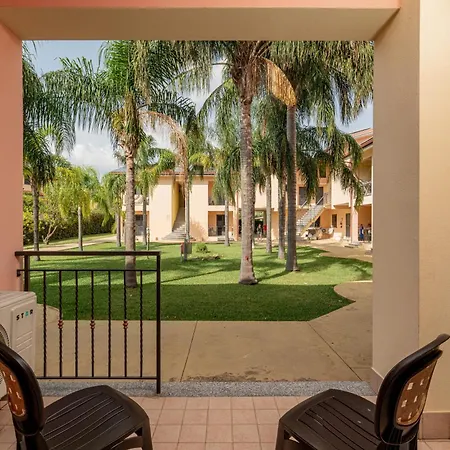 Club Esse Aquilia Village מלון 4*