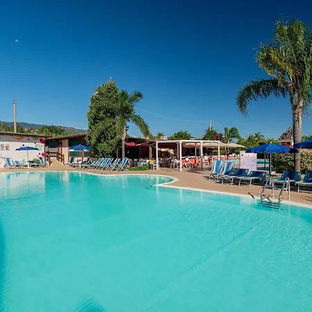 מלון Club Esse Aquilia Village Badolato Marina